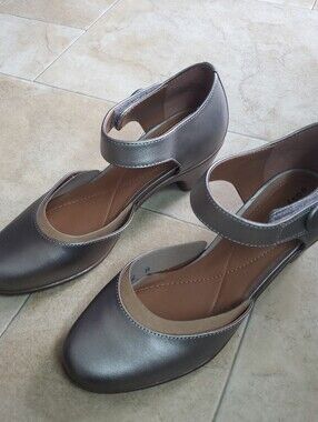 Easy Spirit Womens Leather Upper Mary Jane Pumps Size 7W Block Heel Metalic Gray